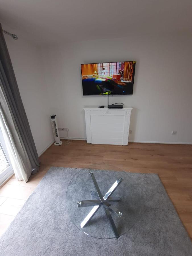 Two Bedroom Luxury House Thamesmead  Esterno foto