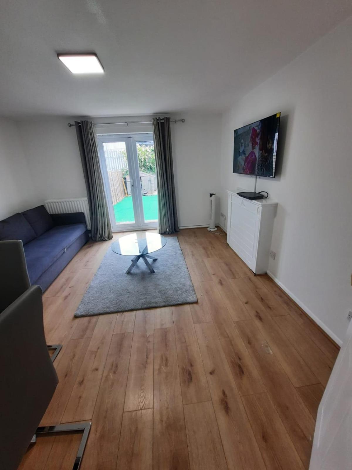 Two Bedroom Luxury House Thamesmead  Esterno foto