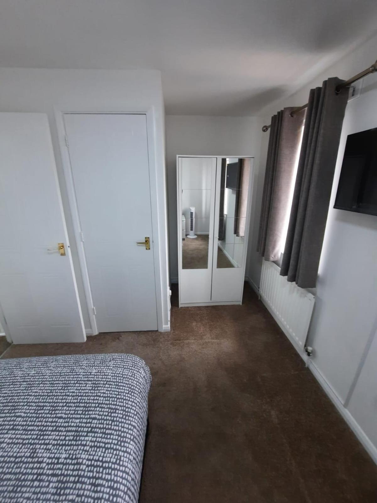 Two Bedroom Luxury House Thamesmead  Esterno foto